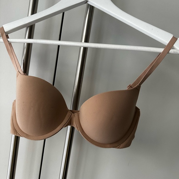 2 bras — Skims and Victoria Secret Bras - 32C - Picture 5 of 8